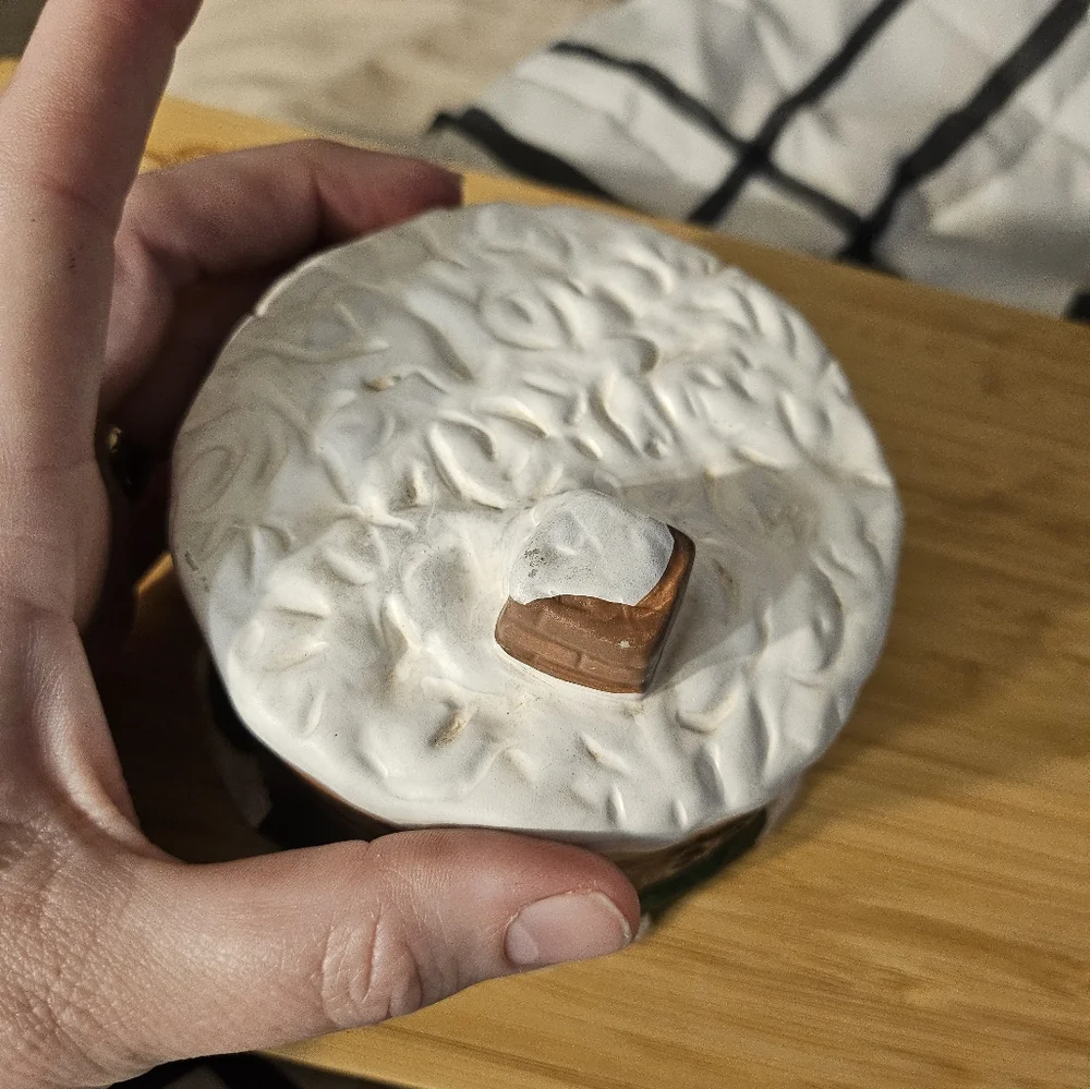 Vintage christmas candle, round cabin‎